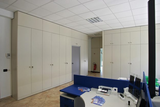 Pareti attrezzate: più spazio, più ordine